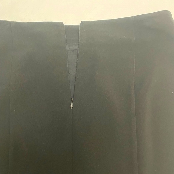 Classic Black Midi Length fully lined Skirt. Hidden zipper on the back side. - Picture 6 of 6